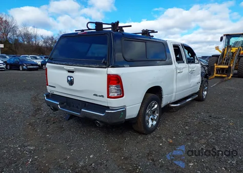 2021 Ram 1500 Big Horn 4X4 6'4 Box z USA, uszkodzony, nr VIN 1C6SRFBTXMN677579